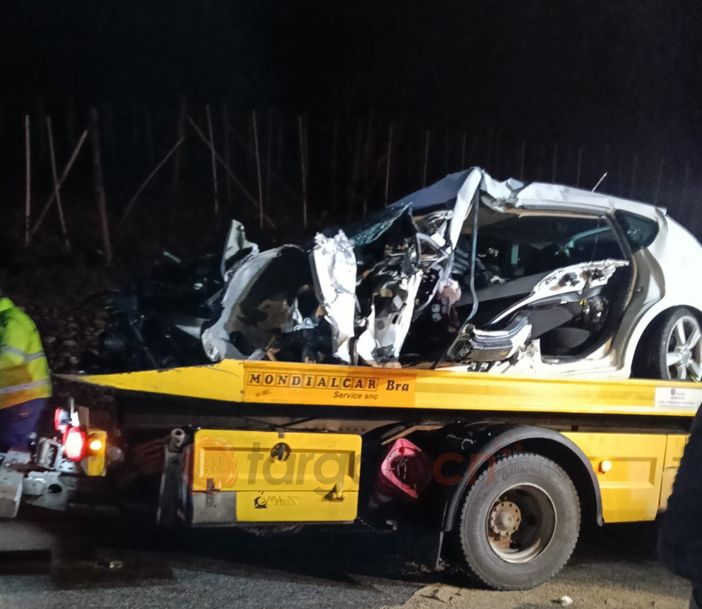 Scontro tra auto e camion a Novello: ferito gravemente 26enne