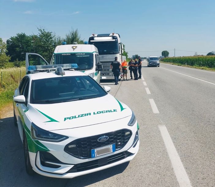 Cuneo, controlli sui mezzi pesanti lungo le vie più trafficate della città