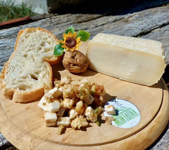 I Ciabrie: la passione di Laura per le capre che sfida l’inesorabile spopolamento di una valle alpina