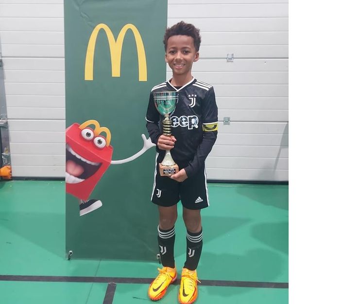 Calcio giovanile: il cuneese Noah Douza in evidenza nel torneo "Challenge Matteo De Gata" con la maglia della Juventus U8