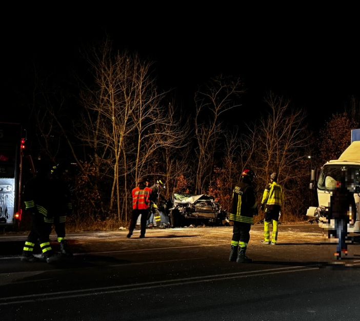 Clavesana, violento scontro tra auto e furgone sulla Fondovalle: mamma e figlia in codice rosso