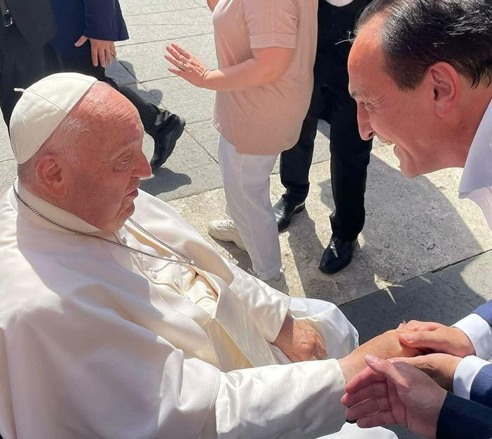 Radici piemontesi. Per Papa Bergoglio, qui salutato dal presidente regionale Cirio
