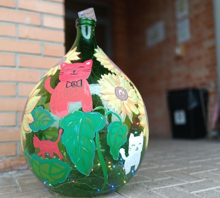 Il centro di Farigliano si veste a festa con l'allestimento natalizio realizzato dalle scuole