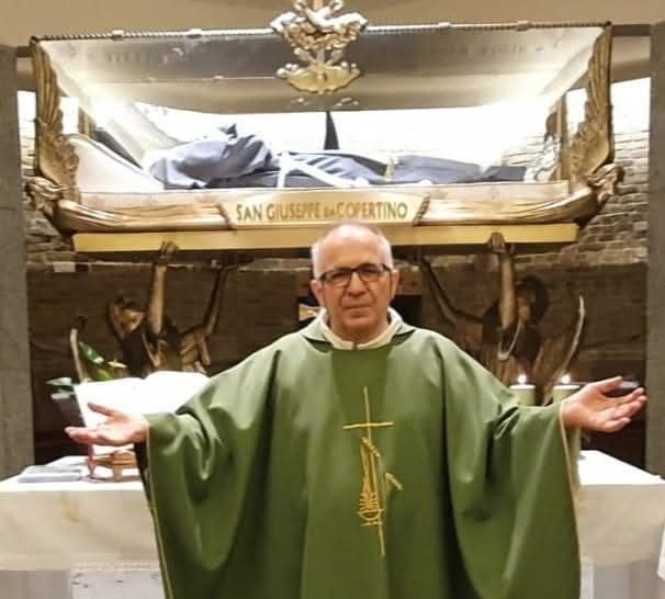 In foto fra Duilio Carletti della Basilica di Osimo, dove sono conservate le spoglie di San Giuseppe da Copertino In foto fra Duilio Carletti della Basilica di Osimo, dove sono conservate le spoglie di San Giuseppe da Copertino