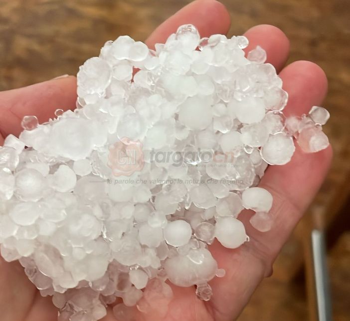 La grandine a Vallera, frazione di Caraglio La grandine a Vallera, frazione di Caraglio