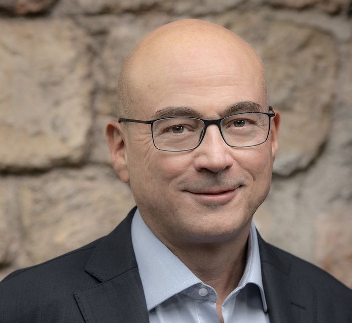 Aldo Cazzullo in uno scatto di Giulia Natalia Comito Aldo Cazzullo in uno scatto di Giulia Natalia Comito