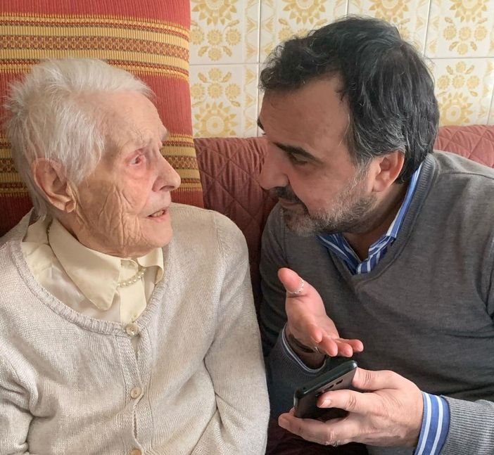 Da Guarene a Moncalieri: 'nonna' Teresa ha festeggiato il traguardo dei 100 anni Da Guarene a Moncalieri: 'nonna' Teresa ha festeggiato il traguardo dei 100 anni