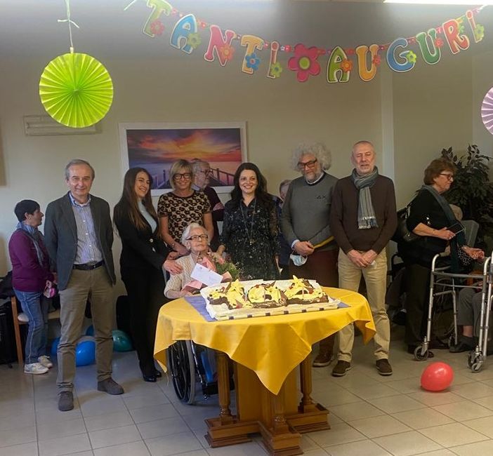 La signora Maria Marengo festeggiata domenica 5 febbraio nella sua Bra La signora Maria Marengo festeggiata domenica 5 febbraio nella sua Bra