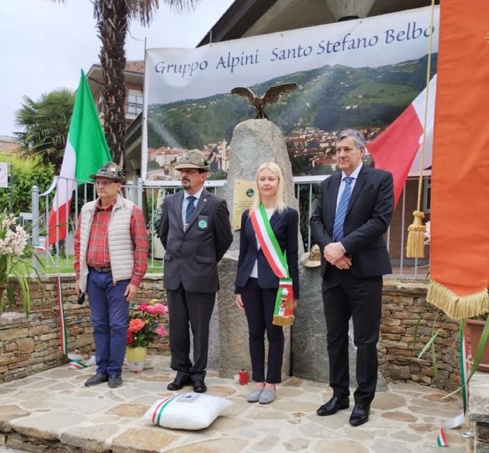 A Santo Stefano Belbo inaugurato il monumento in memoria degli Alpini A Santo Stefano Belbo inaugurato il monumento in memoria degli Alpini