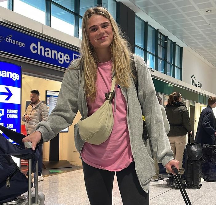 Anneclaire Ter Brugge al suo arrivo all'aeroporto di Malpensa