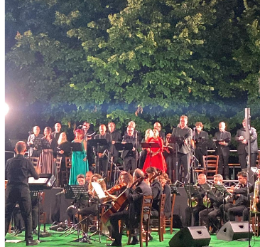 Verduno apre l’estate con Verdi: sul Belvedere torna la grande opera all’aperto Verduno apre l’estate con Verdi: sul Belvedere torna la grande opera all’aperto
