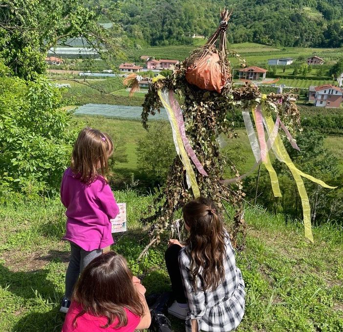 Castellar di Saluzzo: spaventapasseri esposti sino a fine mese [FOTOGALLERY]