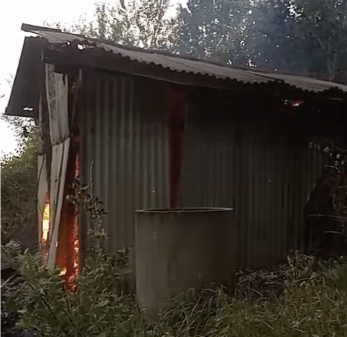 MALTEMPO / A Nucetto fulmine incendia un ricovero attrezzi [VIDEO]