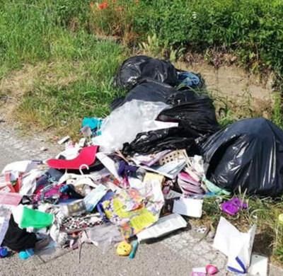 Gettare rifiuti dall’auto: ora si rischiano fino a 18mila euro e la sospensione della patente Gettare rifiuti dall’auto: ora si rischiano fino a 18mila euro e la sospensione della patente