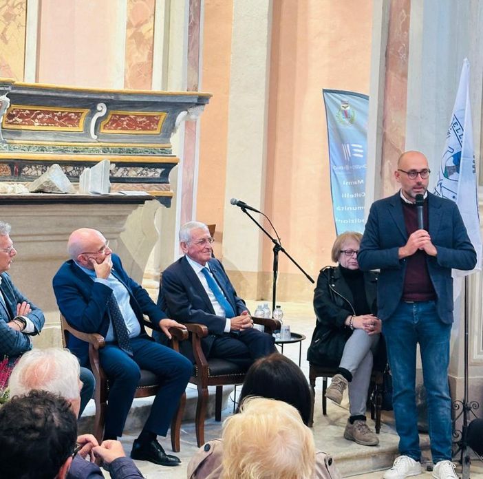 Il presidente Luca Robaldo durante la premiazione