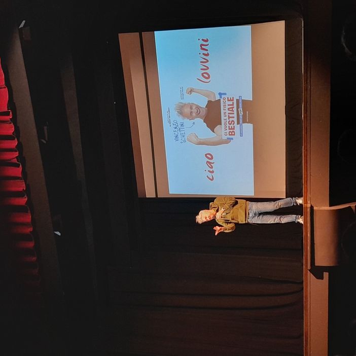 Savigliano, a lezione con il professor Vincenzo Schettini, docente di fisica e youtuber: "Conquistate il vostro posto nel mondo perché ve lo meritate"