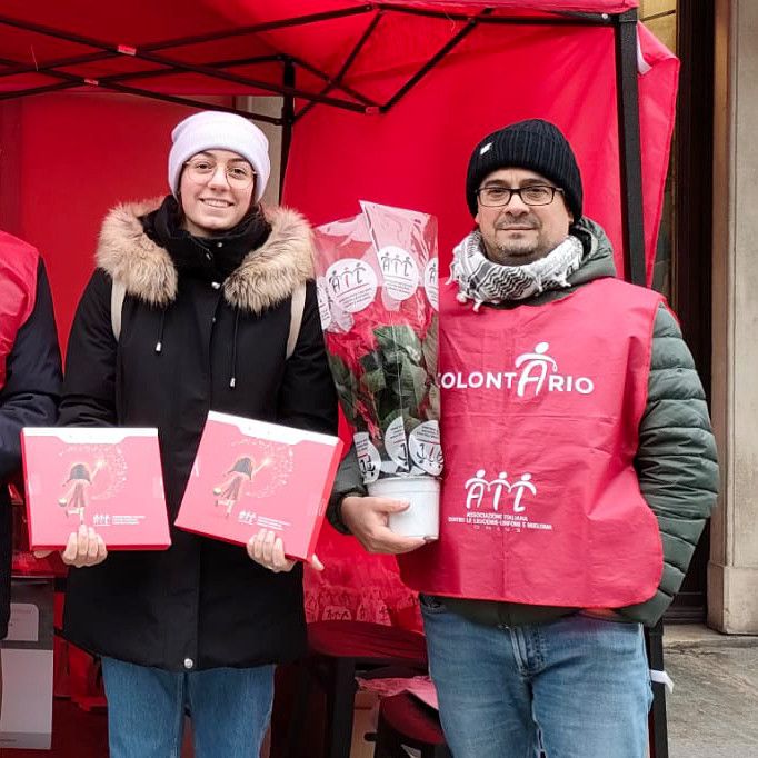 Volontari Ail in piazza con le Stelle di Natale e i Sogni di Cioccolato