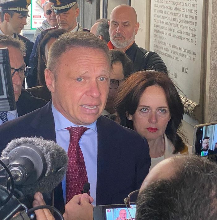 Vino, Lollobrigida: "Il pericolo è l’abuso. Cambiano etichette, niente allarmi ma un logo per spiegare"