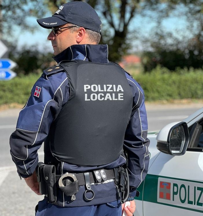 Girava con assicurazione falsa acquistata online, truffa scoperta dalla Polizia locale di Boves
