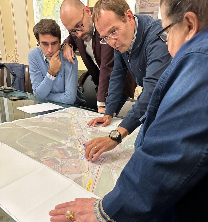 I vertici della Provincia in un incontro con i residenti del Comitato cittadino (Immagine di repertorio) I vertici della Provincia in un incontro con i residenti del Comitato cittadino (Immagine di repertorio)