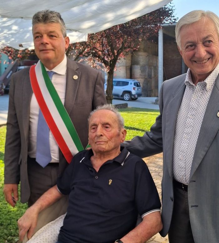 Cesare Canis con il sindaco, Claudio Raviola e l'assessore Carlo Gabetti