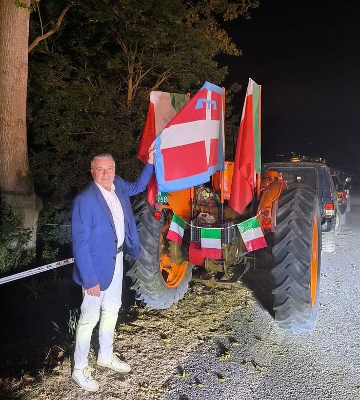 Perlo consegna la cittadinanza onoraria a Franco Graglia