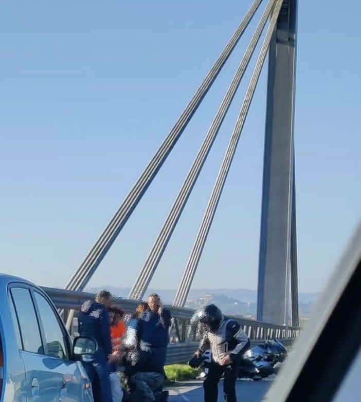 Alba, incidente sulla tangenziale: centauro trasportato per accertamenti in ospedale Alba, incidente sulla tangenziale: centauro trasportato per accertamenti in ospedale