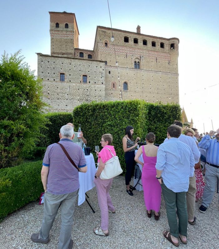 Serralunga Wine Night: due serate tra Castello,  produttori e grandi vini delle Langhe