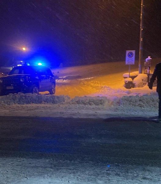 Neve, primi disagi: tir di traverso e traffico interrotto sulla Statale 28 del Colle di Nava