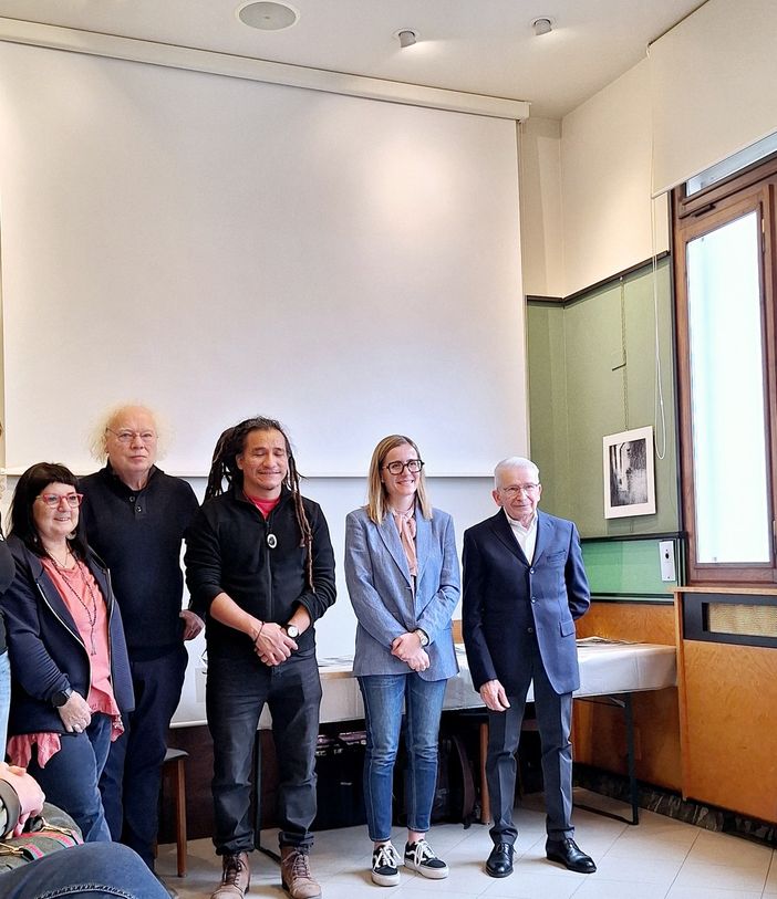 Dal Perù a Mondovì per esporre i suoi acquerelli: al Caffè Lurisia le opere di Nicolas Lopez