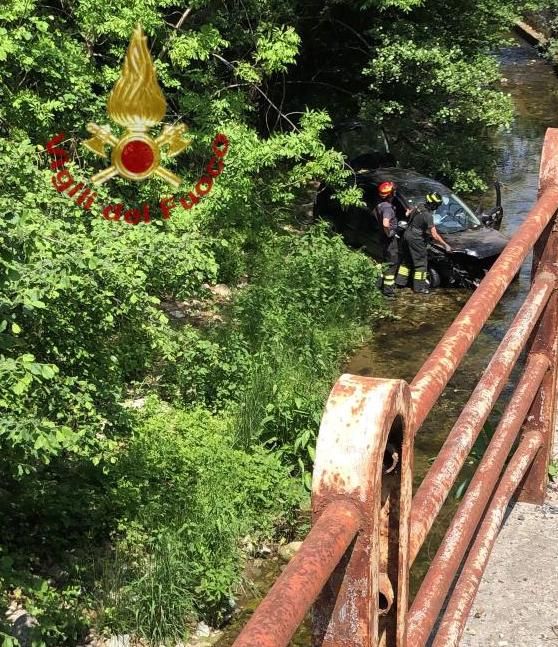 Auto finisce nel torrente Varaita a Rossana: conducente elitrasportato a Cuneo