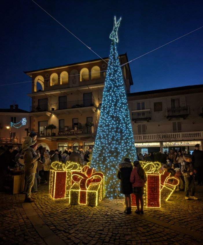 A Monforte d'Alba il Natale si fa comunità: tombola, storia e musica nel cuore delle fe A Monforte d'Alba il Natale si fa comunità: tombola, storia e musica nel cuore delle fe