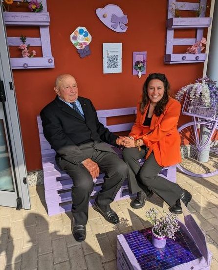 Il Ministro Locatelli sulla panchina viola con il compianto presidente dell’Aghav, Pasquale Bonino Il Ministro Locatelli sulla panchina viola con il compianto presidente dell’Aghav, Pasquale Bonino