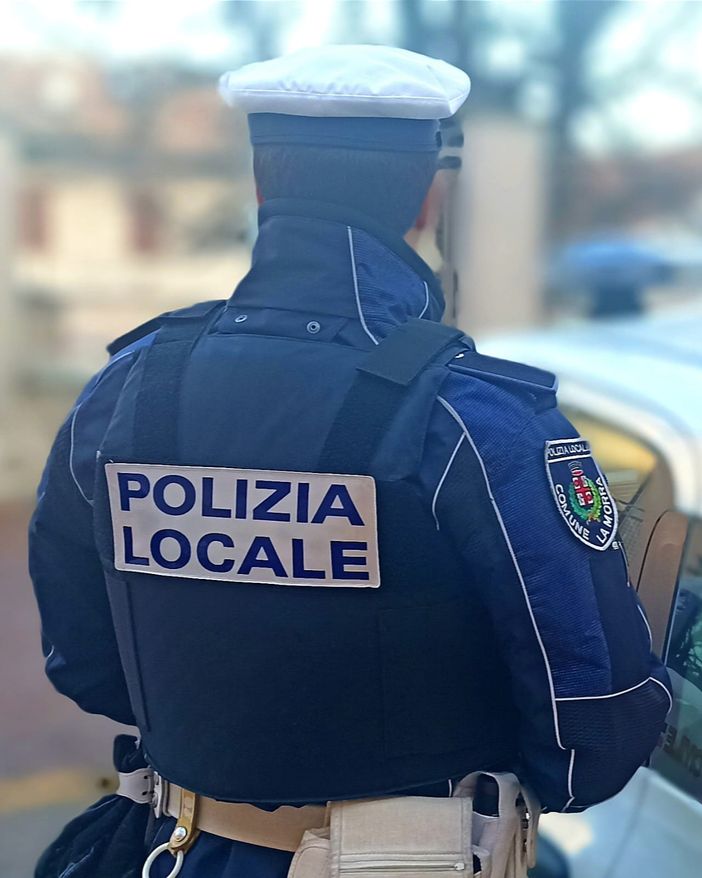 Alla guida senza aver mai preso la patente: La Polizia locale di La Morra ferma un 22enne Alla guida senza aver mai preso la patente: La Polizia locale di La Morra ferma un 22enne