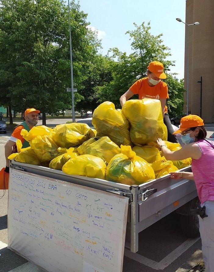 Anche Bra partecipa a “Spazzamondo”: scuole e volontari all'opera per pulire la città