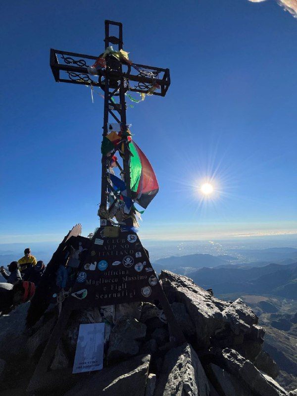 Nel centenario, oltre alle commemorazioni ufficiali svoltesi nei pressi del Bric Lombatera, è stata organizzata un’ascesa simbolica al Monviso, con la posa in vetta di una copia del libretto commemorativo Nel centenario, oltre alle commemorazioni ufficiali svoltesi nei pressi del Bric Lombatera, è stata organizzata un’ascesa simbolica al Monviso, con la posa in vetta di una copia del libretto commemorativo
