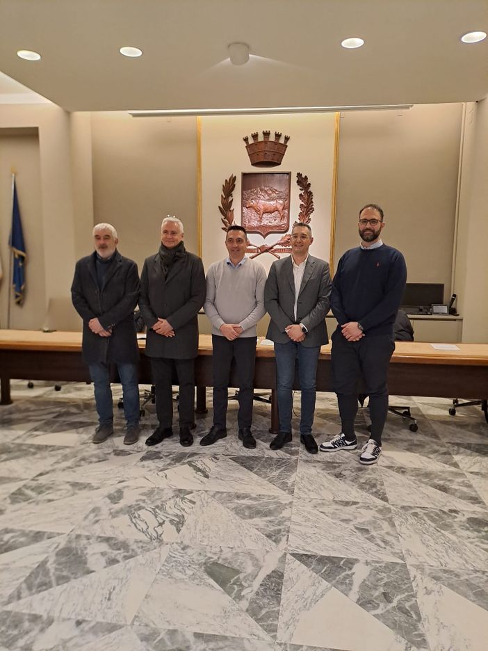 In foto la nuova Giunta dell'Unione Montana Alpi del Mare, al centro il neo presidente Guido Giordana e alla sua destra il neo vicepresidente Matteo Ravera In foto la nuova Giunta dell'Unione Montana Alpi del Mare, al centro il neo presidente Guido Giordana e alla sua destra il neo vicepresidente Matteo Ravera