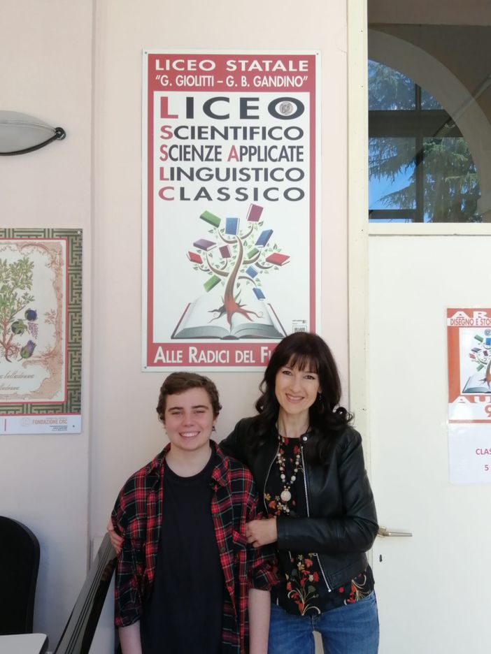 Maria Sole Dalmoro con la professoressa di filosofia e storia, Elena Angeleri