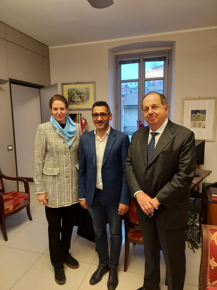 Il sindaco Livio Genesio con Galeazzo e Elisabetta Scarampi del Cairo di Prunetto