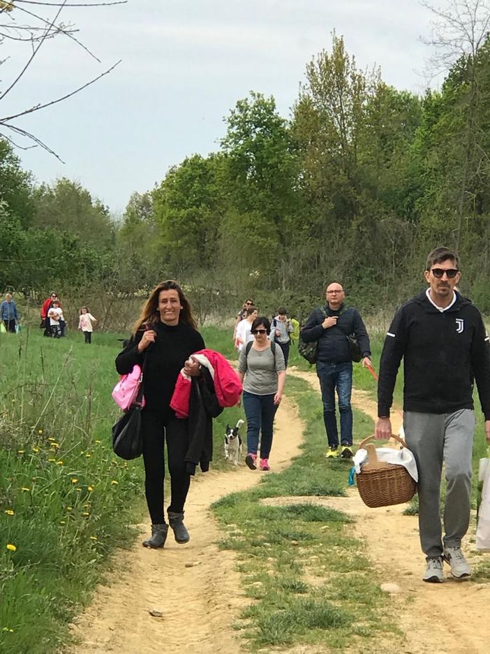 Un momento della passeggiata di Annalisa Genta nella zona Castelletto di Bra