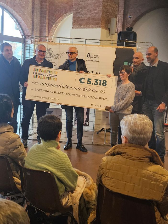 L'assegno donato dagli "Amici di Rudy" per l'avvio del progetto "Sermanta"