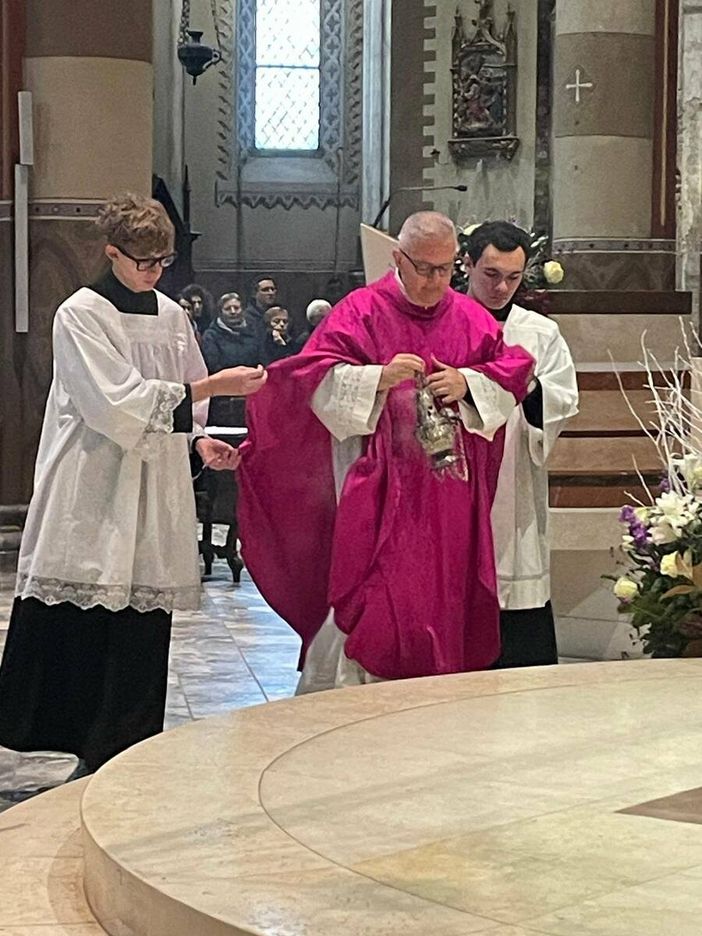 Don Claudio Carena, parroco di San Lorenzo, dei Santi Cosma e Damiano e di San Giovanni Battista in Alba dal 1°novembre 2025 Don Claudio Carena, parroco di San Lorenzo, dei Santi Cosma e Damiano e di San Giovanni Battista in Alba dal 1°novembre 2025
