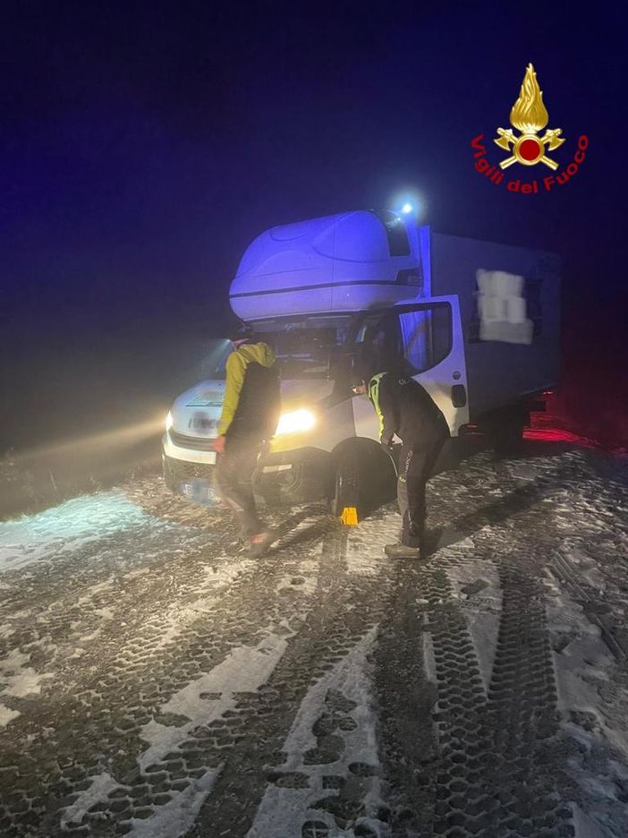 Limone Piemonte: corriere diretto in Spagna con medicinali rimane bloccato dopo quota 1.400 Limone Piemonte: corriere diretto in Spagna con medicinali rimane bloccato dopo quota 1.400