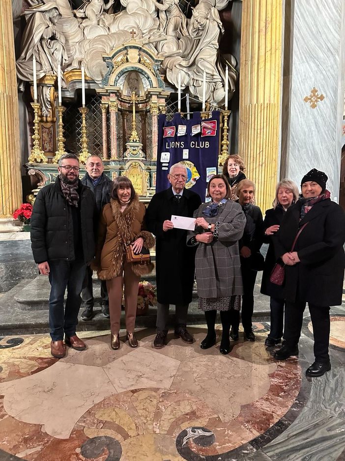 Bra, il Lions Club offre una cospicua donazione alla Chiesa di Santa Chiara