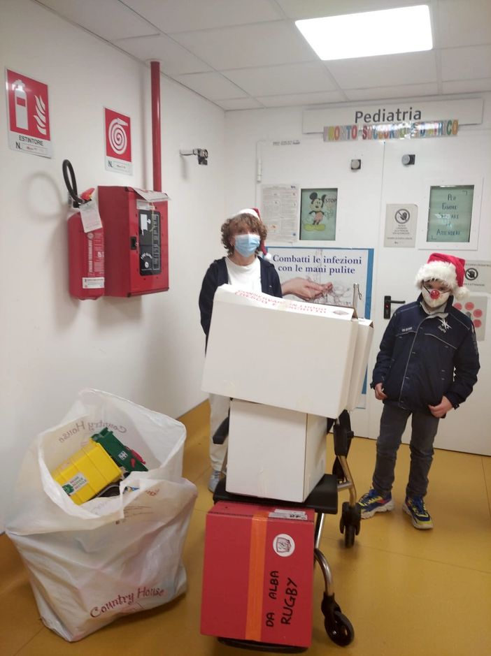 Dall’Alba Rugby doni per i piccoli ospiti della Pediatria di Verduno
