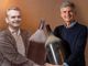 Pietro Ratti, oggi titolare della cantina di La Morra, posa al fianco dell'immagine del padre Pietro Ratti, oggi titolare della cantina di La Morra, posa al fianco dell'immagine del padre