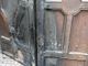 Il portone del Comando di via Moffa di Lisio rovinato dal fuoco Il portone del Comando di via Moffa di Lisio rovinato dal fuoco