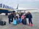 Le atlete e lo staff della Cuneoginnastica all'imbarco sull'aereo verso il Portogallo