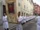 Pasqua sotto la pioggia, a Bra cambia la processione dei Battuti bianchi