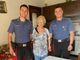 I Carabinieri festeggiano con lei: compleanno speciale per una signora sola a Monforte d’Alba